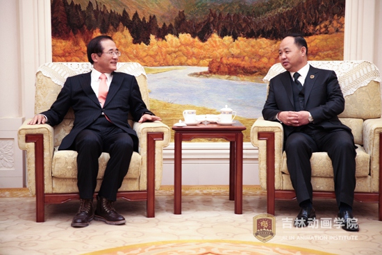 2董事长郑立国与韩国文化产业振兴院院长洪相杓就韩流文化深切交流.jpg \