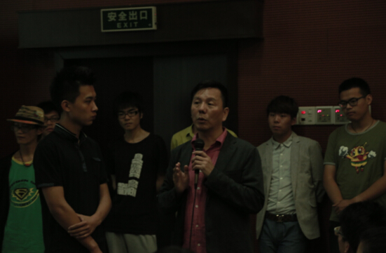 “铁达时”故事评审会上林展贤老师现场点评学生创意